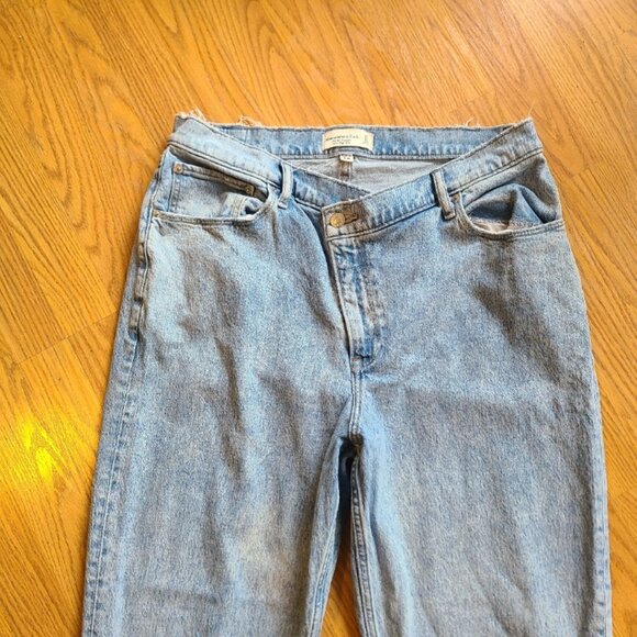 ABERCROMBIE FITCH CROSS-FRONT '90s STRAIGHT ULTRA HIGH RISE JEAN CURVE LOVE 16L - Picture 3 of 6